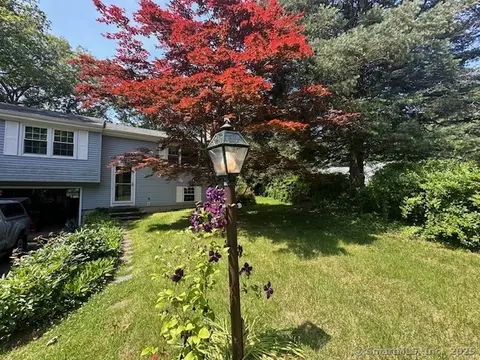 15 Bargate Rd, Clinton, CT 06413