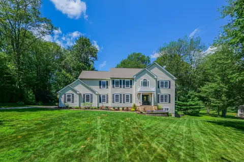 66 Warren Gln, Burlington, CT 06013