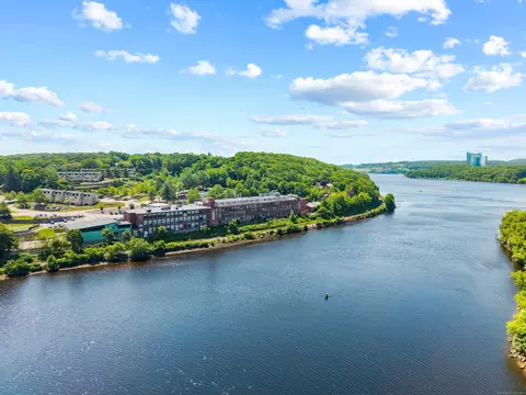 68 Thermos Ave #302D, Norwich, CT 06360