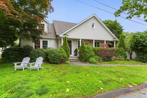 176 Adelaide St, Fairfield, CT 06825