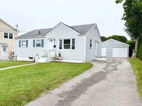 86 Bayshore Dr, New London, CT 06320