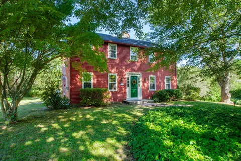 113 Old Farms Rd, Simsbury, CT 06092