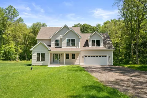 82 Pires Dr # B, Oakdale, CT 06370