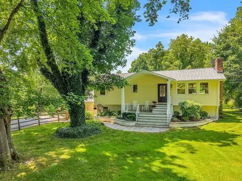 381 Horse Pond Rd, Madison, CT 06443