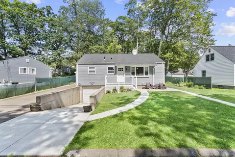 672 Bradley St, East Haven, CT 06512