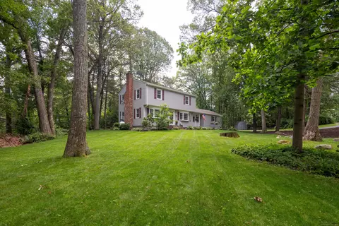 1 Whippoorwill Ln, Brookfield, CT 06804