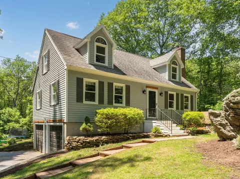 1018 W Lake Ave, Guilford, CT 06437