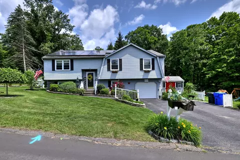 39 Brownstone Dr, Torrington, CT 06790