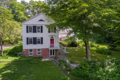 14 E Haddam Colchester Tpke, Moodus, CT 06469