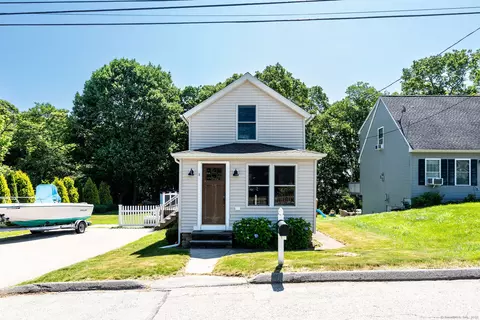 8 Johnson St, Pawcatuck, CT 06379