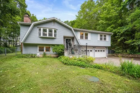 1996 Straits Tpke, Middlebury, CT 06762