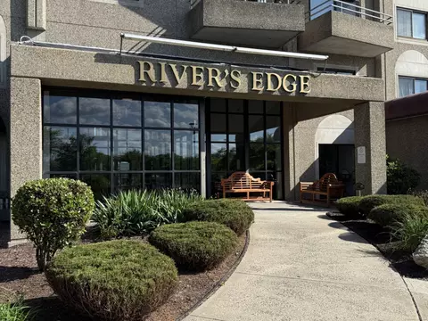 111 Dekoven Dr #1008, Middletown, CT 06457