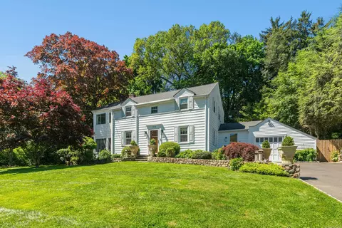 106 Kimberly Pl, New Canaan, CT 06840