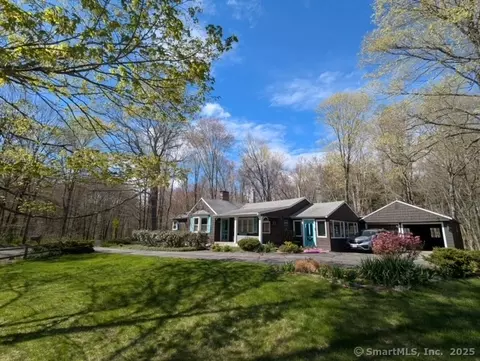 574 Cutlers Farm Rd, Monroe, CT 06468