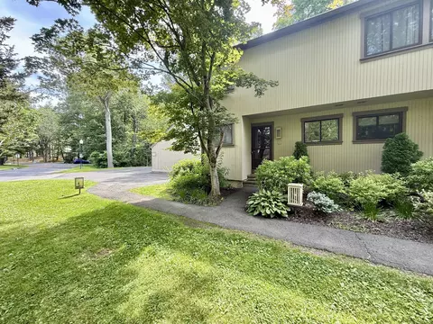 1 Summit Ct #1, Woodbury, CT 06798
