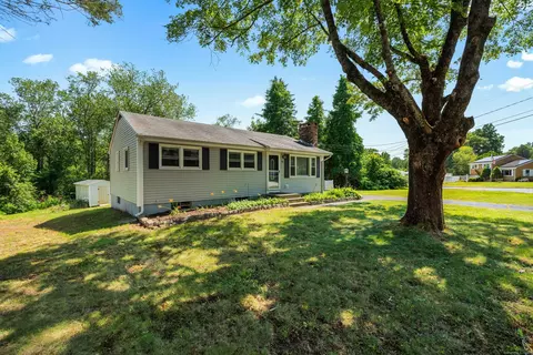 22 Village Dr, Ledyard, CT 06339