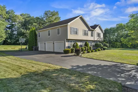 8 Barbara Ln, Plantsville, CT 06479