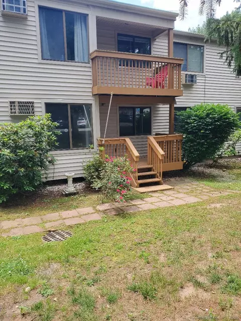 74 Woodland Dr #74, Cromwell, CT 06416