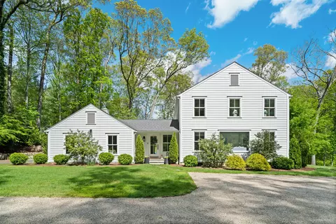 289 Wahackme Rd, New Canaan, CT 06840