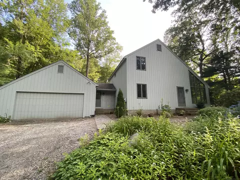 31 Weiss Rd, Haddam, CT 06438