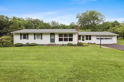 77 Old Middle Rd, Brookfield, CT 06804