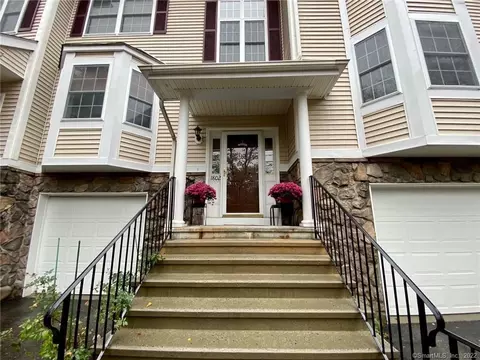 1802 Larson Dr #1802, Danbury, CT 06810