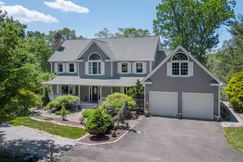 34 Skunk Misery Rd, Higganum, CT 06441