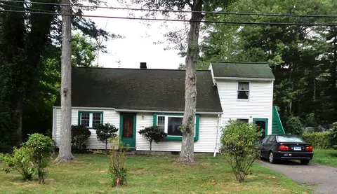 104 Boothbay St, Bloomfield, CT 06002