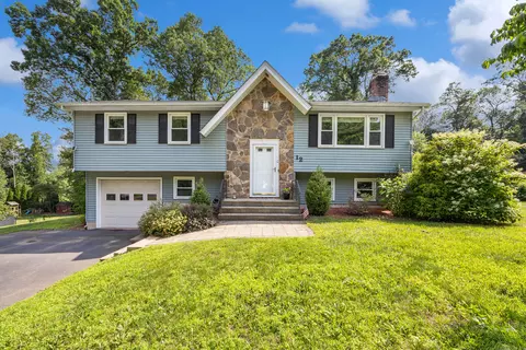 12 Dogwood Ln, Ellington, CT 06029