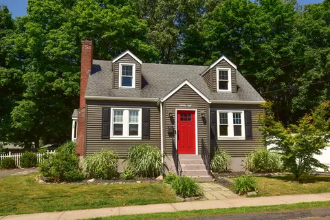 98 Lyness St, Manchester, CT 06040
