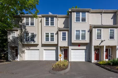 380 Hitchcock Rd #202, Waterbury, CT 06705