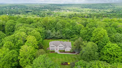 70 Hunters Ridge Rd, Southbury, CT 06488