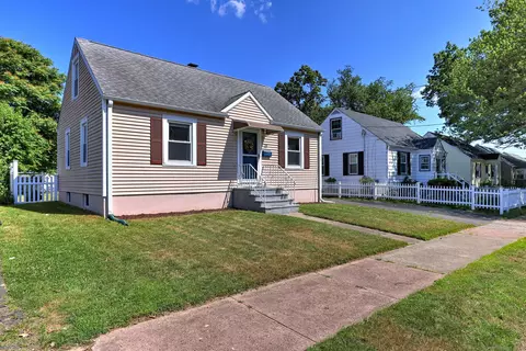 35 Willow St, West Haven, CT 06516