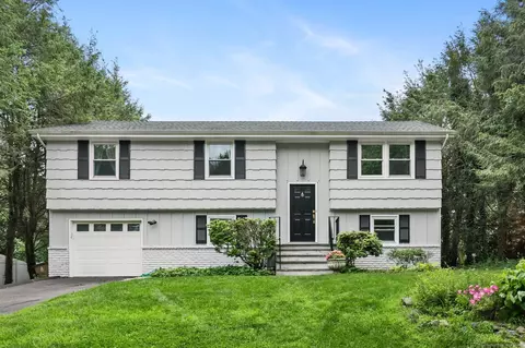 232 Woodridge Dr S, Stamford, CT 06902