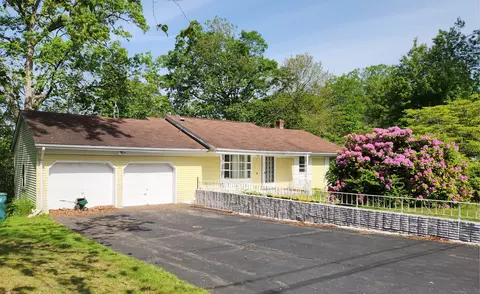 26 Stratton Ct, Hamden, CT 06514