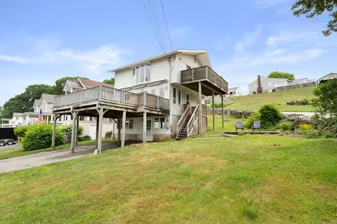 8 Griswold Dr, Niantic, CT 06357