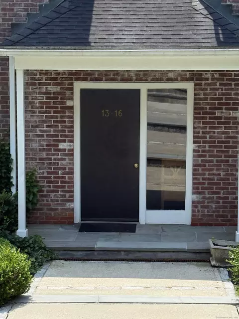 13 Hills Ln #13, Westport, CT 06880