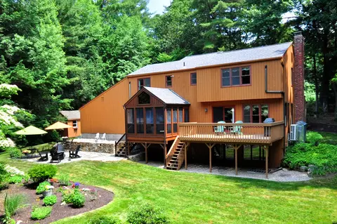 11 Brianwood Ln, Granby, CT 06035