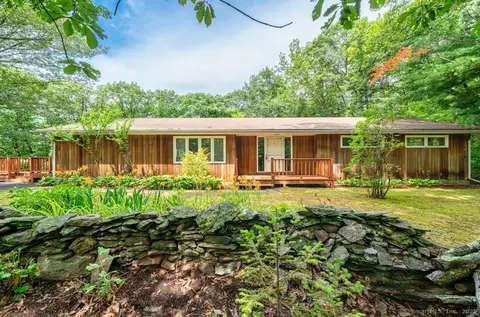 1037 Bartholomew Rd, Middletown, CT 06457