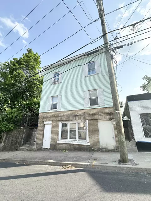 2 Springdale Ave, Meriden, CT 06451