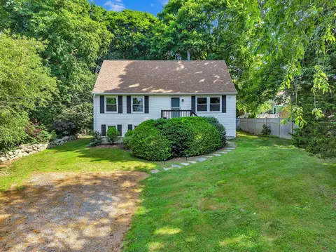 130 Irving St, Mystic, CT 06355