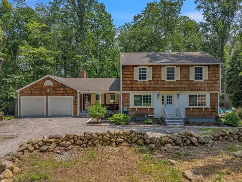 428 Pumpkin Hill Rd, Ledyard, CT 06339