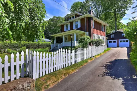 21 Oakwood Ave, Waterbury, CT 06708
