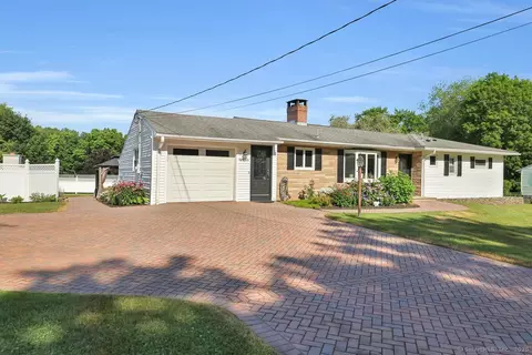 86 Forest View Rd, Northford, CT 06472