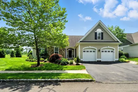 3 Bay Hill Dr #3, Bloomfield, CT 06002