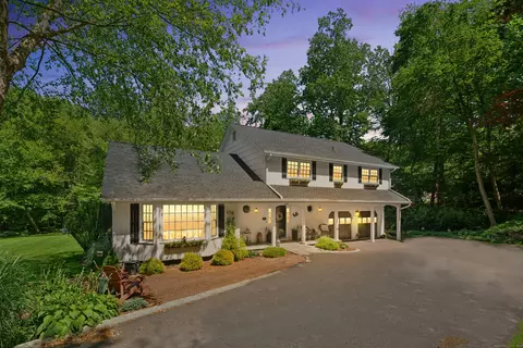 136 Knorr Rd, Monroe, CT 06468