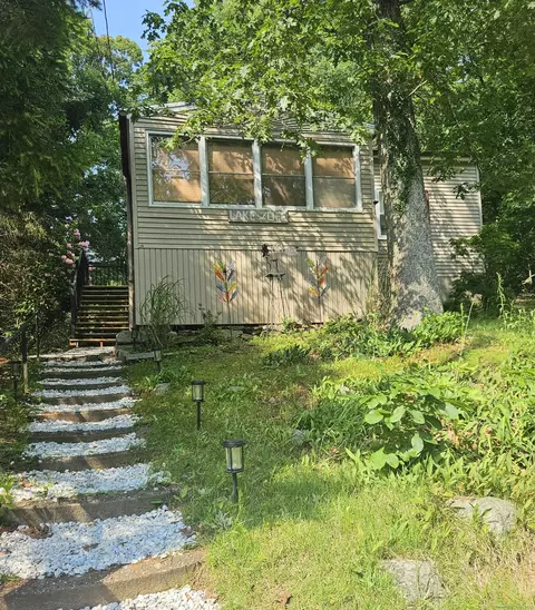 15 Ledge Rd, Lebanon, CT 06249