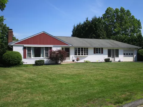 8 Susan Ln, Meriden, CT 06450