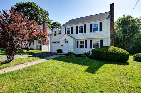 2 Middlefield Dr, West Hartford, CT 06107