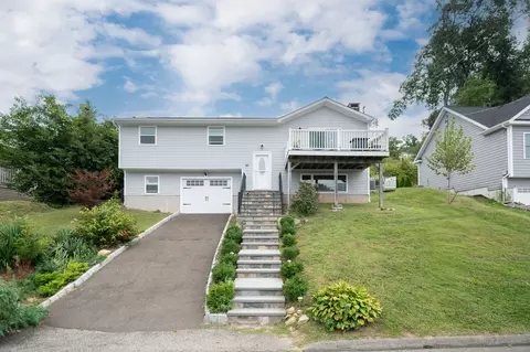 51 Mountain View Dr, Brookfield, CT 06804